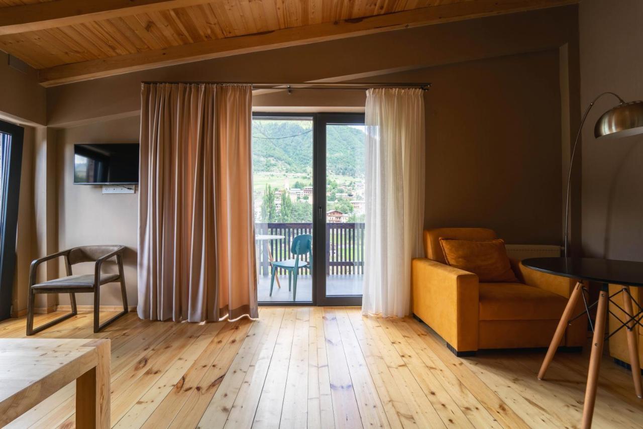 Hotel Lahili Mestia Esterno foto